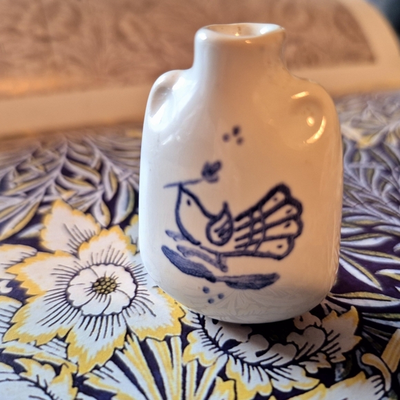 Blue and White Mini Bud With A Dove Holding An Olive branch Vase - Picture 6 of 6
